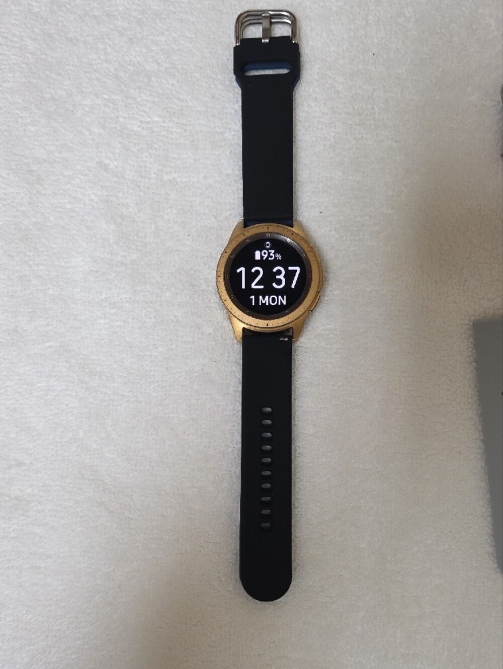 SamsungSmartwatch with Navy Band and Six Interchangeable Silicone Straps/Charger - Picture 15 of 16